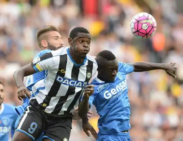 La quarta giornata di serie A si apre con la vittoria in rimonta dell'Empoli al Friuli contro l'Udinese. Paredes e Maccarone vanificano il gol di Zapata. Espulso Kone.