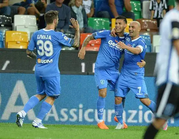 La quarta giornata di serie A si apre con la vittoria in rimonta dell'Empoli al Friuli contro l'Udinese. Paredes e Maccarone vanificano il gol di Zapata. Espulso Kone.