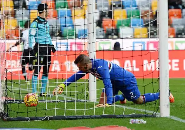 Esordio amaro per Montella: la sua Sampdoria perde ad Udine, al Friuli decide Badu nel primo tempo. Nel finale espulso Zukanovic.