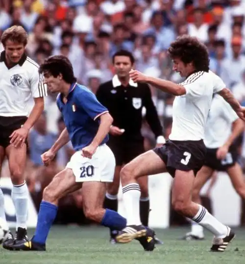 Un 2020 tremendo per il calcio: le foto dei campioni che abbiamo perso