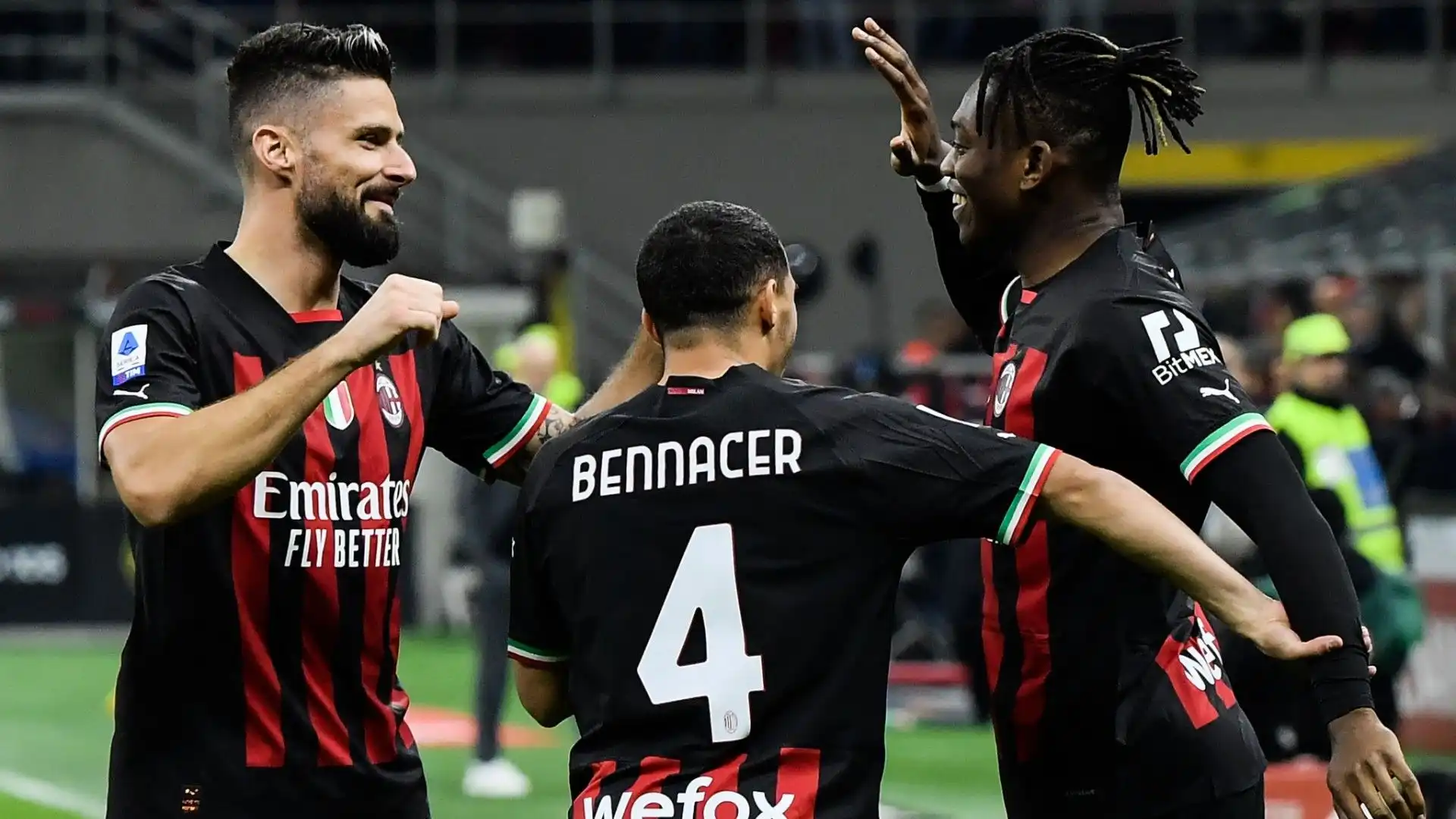 Un raggio di luce nel buio del Milan: foto
