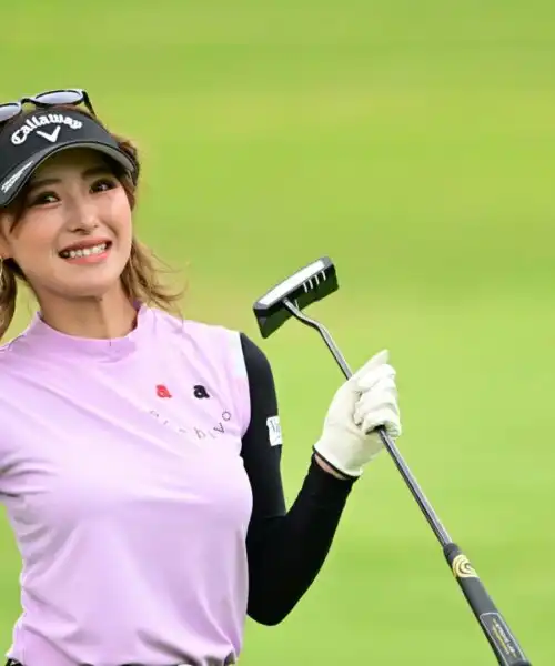 Una giapponese bella da impazzire si aggira sui campi da golf: Reika Usui. Le foto