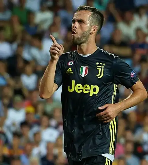 Ronaldo espulso, Pjanic cecchino: la Juventus passa a Valencia