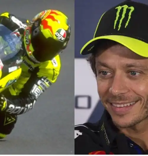 Valentino Rossi sorride guardando indietro