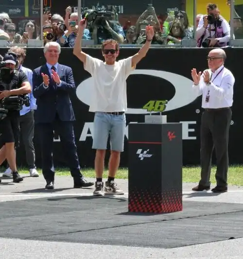 Valentino Rossi, addio commosso al numero 46: le foto della festa al Mugello