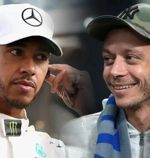 Valentino Rossi, Lewis Hamilton ritorna sul ‘cross-test’: il messaggio del britannico