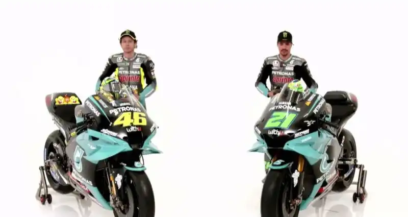 Lunedì alle 10.30 è andata in scena la presentazione delle Yamaha M1 del team Petronas MotoGP, ovvero della nuovo moto di Valentino Rossi e Franco Morbidelli.