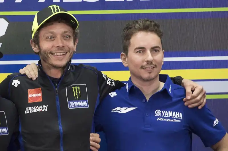 Valentino Rossi: anche Jorge Lorenzo si schiera