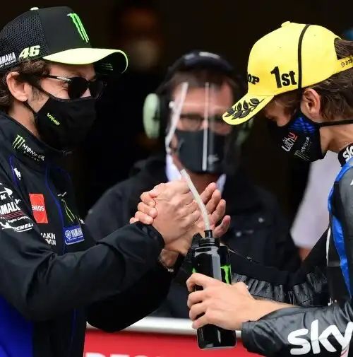 Luca Marini fa una promessa al fratello Valentino Rossi