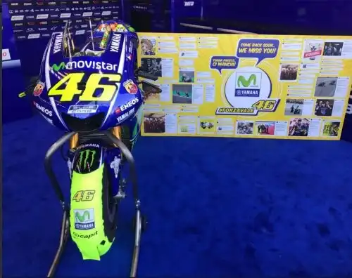 La Yamaha fa un regalo a Rossi
