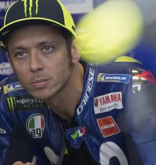 Super pole di Lorenzo, pasticcio Valentino Rossi: 18esimo