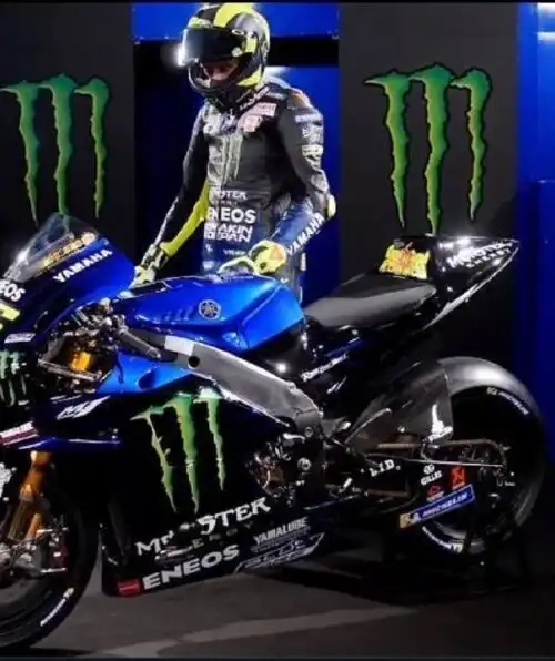 Ecco la nuova Yamaha: Valentino Rossi detta subito la linea
