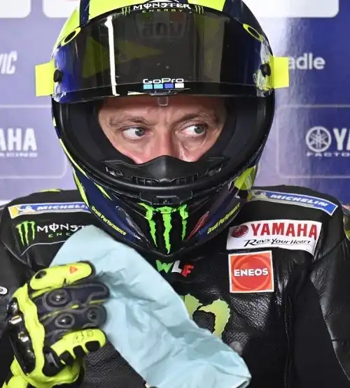 Valentino Rossi spiega il motivo della sua scivolata