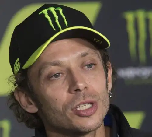 Valentino Rossi ironico con la Yamaha