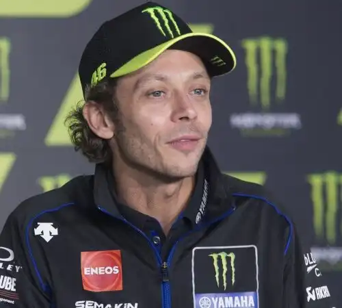 Valentino Rossi negativo: corre a Valencia