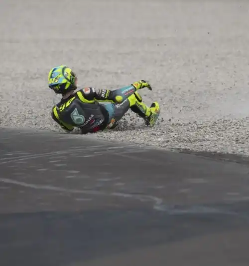 Valentino Rossi, brutta caduta in gara ad Assen