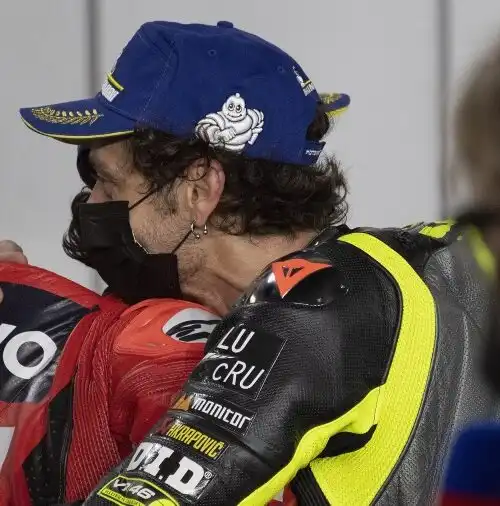 MotoGP: da Pecco Bagnaia dedica super a Valentino Rossi