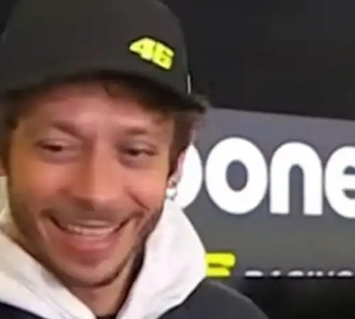 Valentino Rossi, accoglienza da leggenda a Portimao