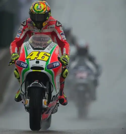 MotoGP, Valentino Rossi e le difficoltà in Ducati: la verità di Domenicali