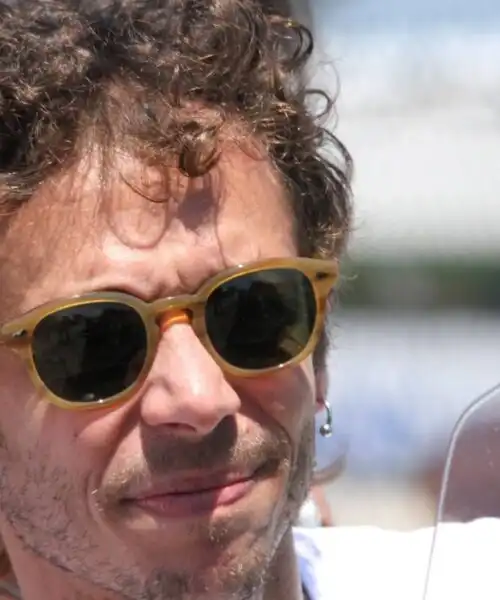 Valentino Rossi può sorridere a metà