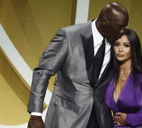 NBA, Kobe Bryant entra nella Hall of Fame: “Ce l’hai fatta”