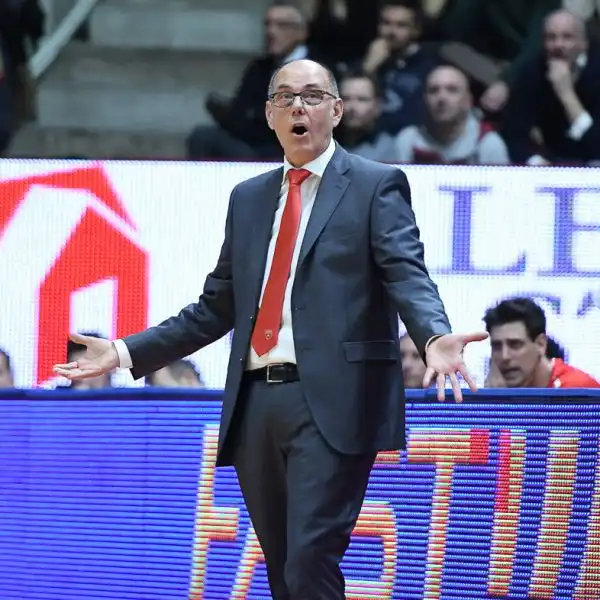 Basket: Caja si prende la panchina di Reggio Emilia