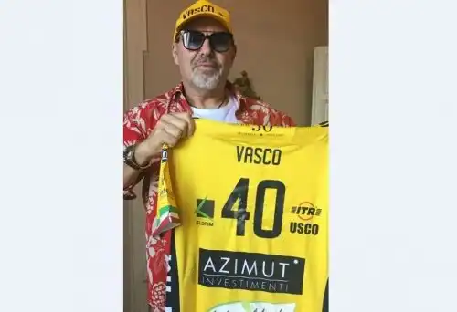 Vasco Rossi si dà alla pallavolo