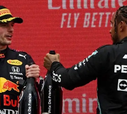 Lewis Hamilton: Max Verstappen lo ha spinto al rinnovo