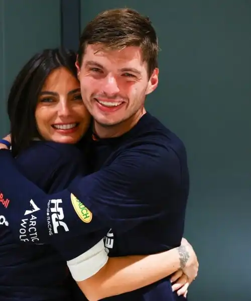 Kelly Piquet orgogliosa di Max Verstappen: il messaggio emozionante. Foto