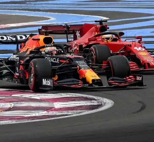 Formula 1, Gp Francia: Verstappen in pole, Sainz batte Leclerc