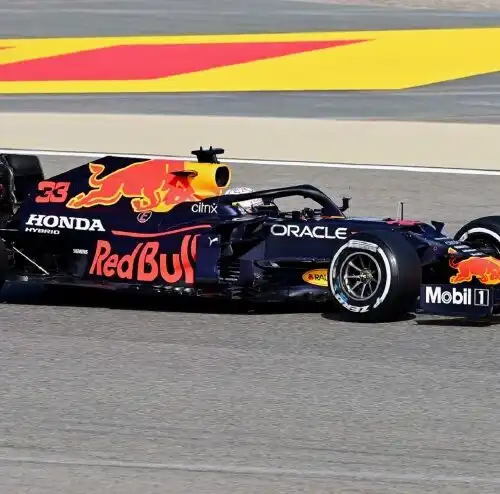 F1, a Verstappen la prima pole del 2021. Hamilton battuto, bene Leclerc