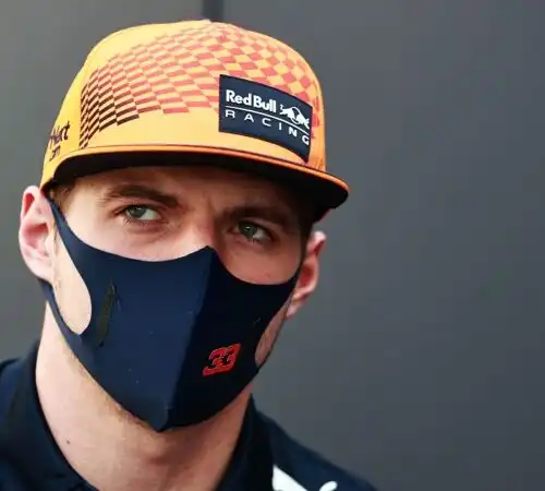 Max Verstappen stuzzica ancora Lewis Hamilton