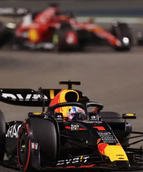 F1, Max Verstappen domina, ritiro per Charles Leclerc