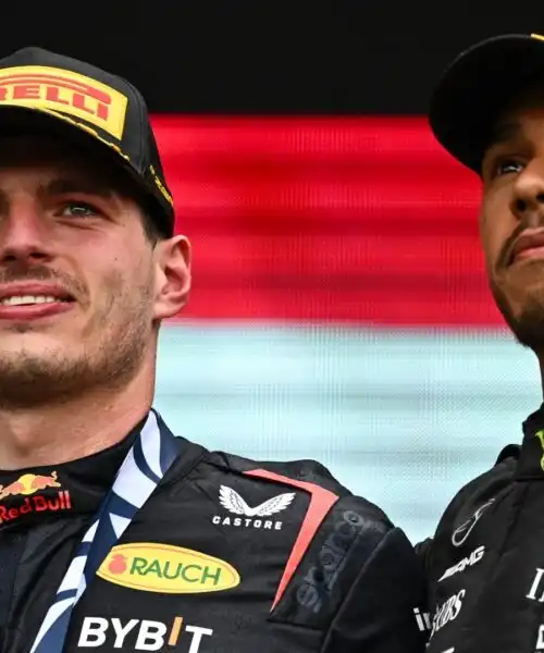 Lewis Hamilton batte a sorpresa Max Verstappen: le immagini