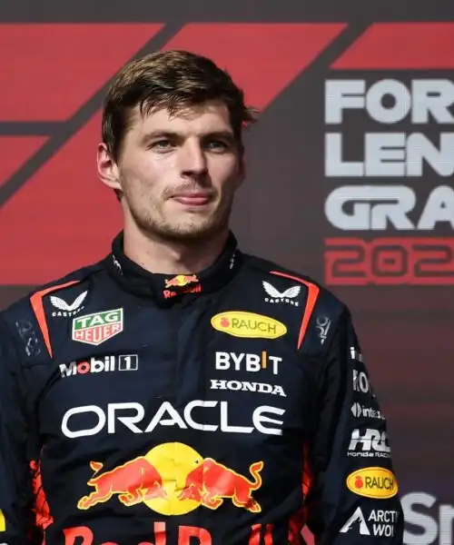 Max Verstappen allarmato da un problema della Red Bull: ‘Strano’. Le foto