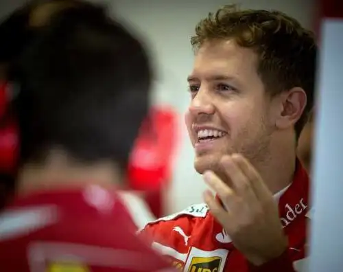 Vettel: “Nel 2016 dobbiamo sorpassarli”