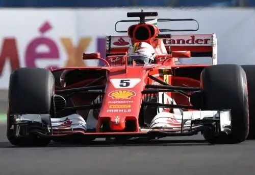 Vettel in pole in Messico, Hamilton è solo terzo