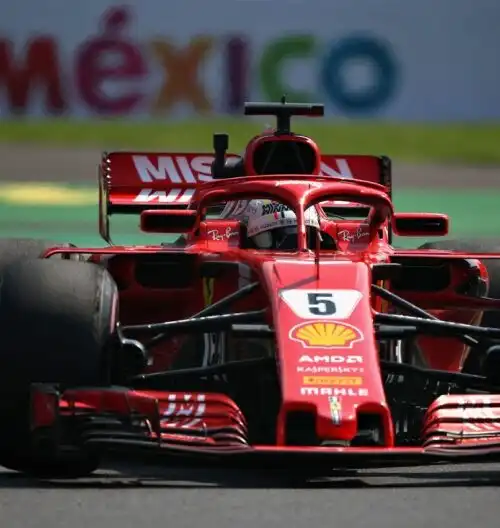 Vettel vola, Raikkonen si ferma subito