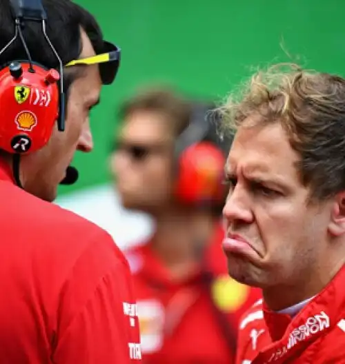 Vettel se la prende con la strategia