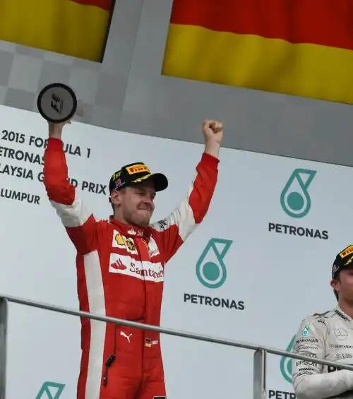 Vettel-Ferrari, è finita: tappe e immagini della carriera in rosso di Seb