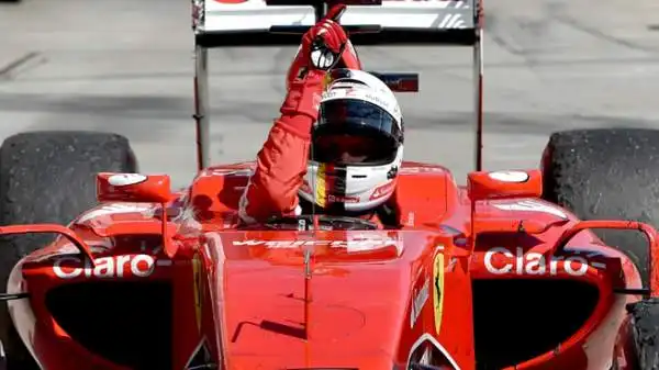 Il tedesco vince per la prima volta in Ungheria, raggiunge a quota 41 vittorie Senna. Spettacolo, sorpassi e sportellate in gara. 2° Kvyat, 3° Ricciardo.