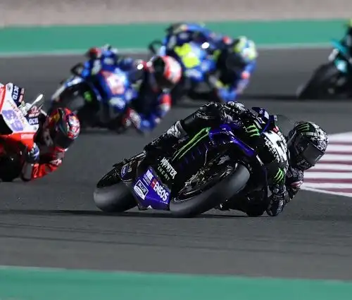 MotoGp, Viñales trionfa in Qatar. Terzo Bagnaia, dietro Valentino Rossi