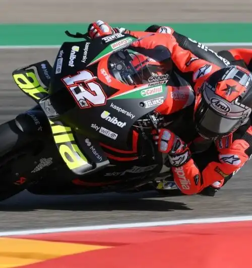 Maverick Viñales, prime difficoltà con l’Aprilia