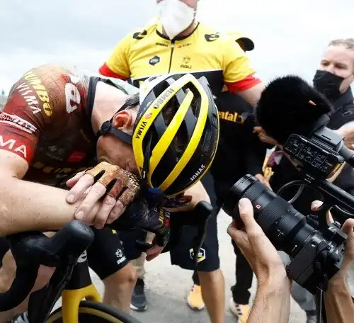 Tour de France, Vingegaard devasta Pogacar: “Piano studiato”
