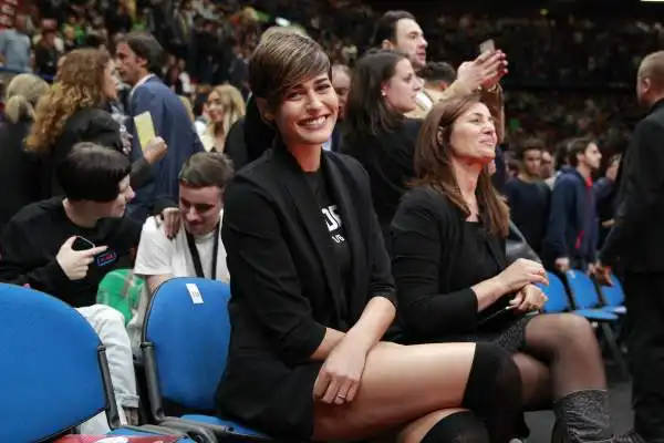 Tanti i personaggi famosi presenti al Forum di Assago per il match tra Olimpia Milano e Boston Celtics: la neo Miss Italia Alice Sabatini.