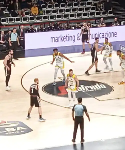 La Virtus Bologna ritrova la vittoria, battuta la Tezenis