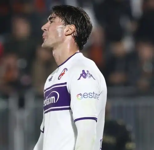 Fiorentina, Vlahovic insultato dai tifosi. La reazione di Venuti
