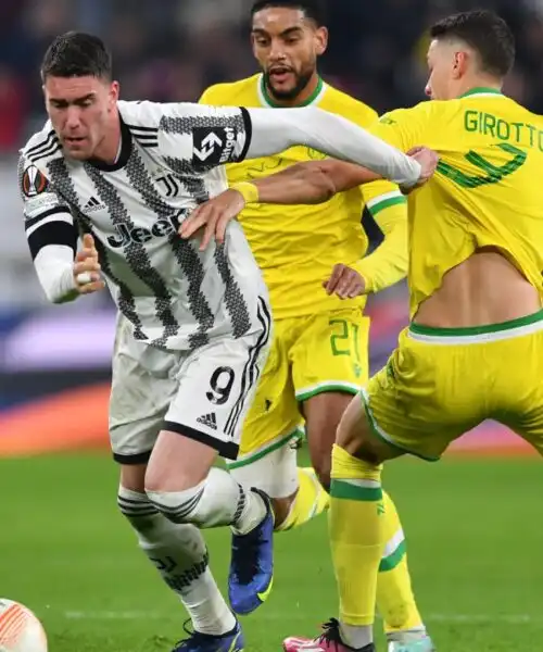 Vlahovic non basta alla Juventus, la Lazio in 10 batte il Cluj