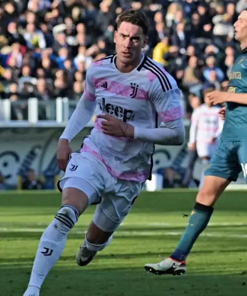Dusan Vlahovic entra e la Juventus vince: 2-1 a Frosinone