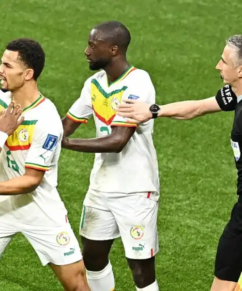 Volano spintoni durante Ecuador-Senegal: le foto dello scontro